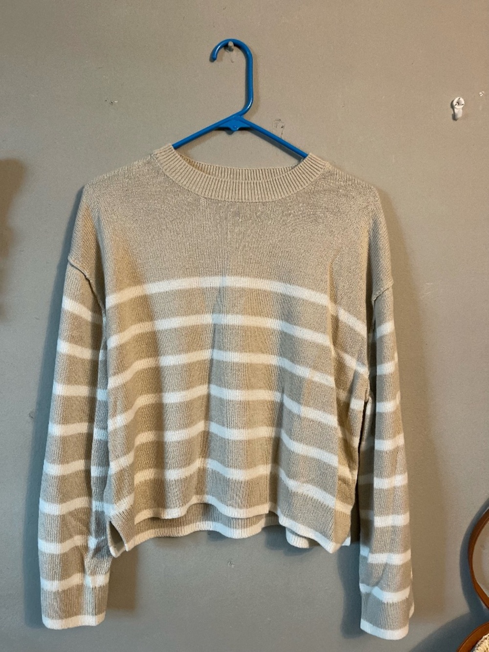 Cream White H&M Sweater